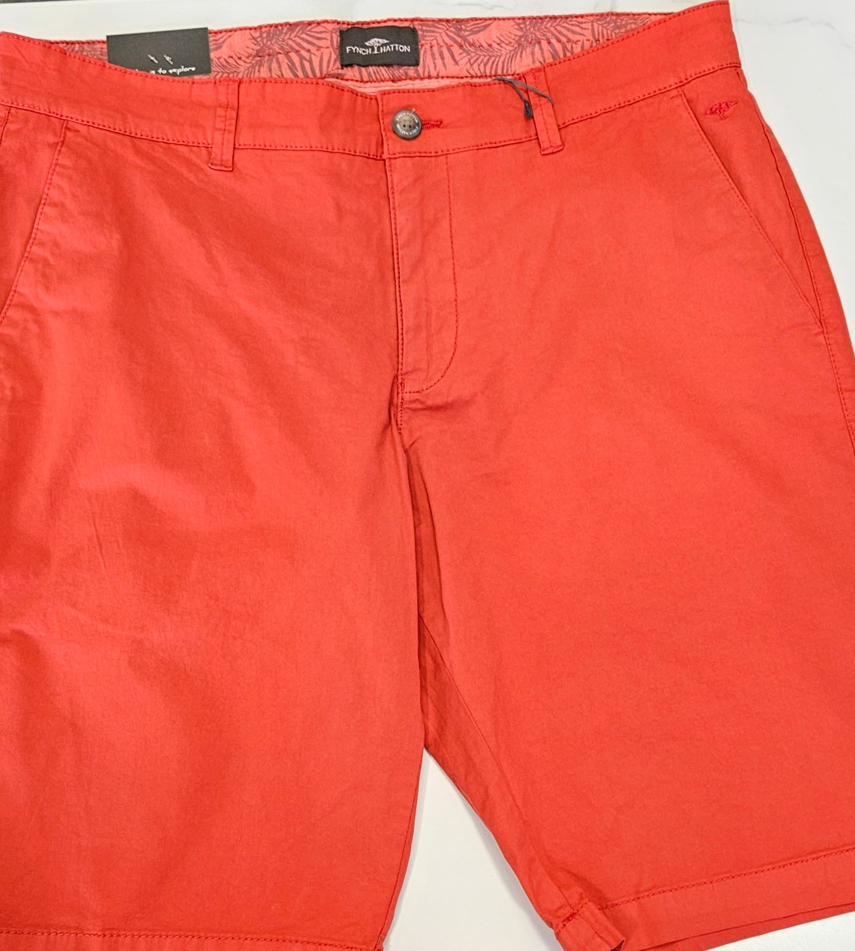FYNCH HATTON CHINO SHORTS   - RED