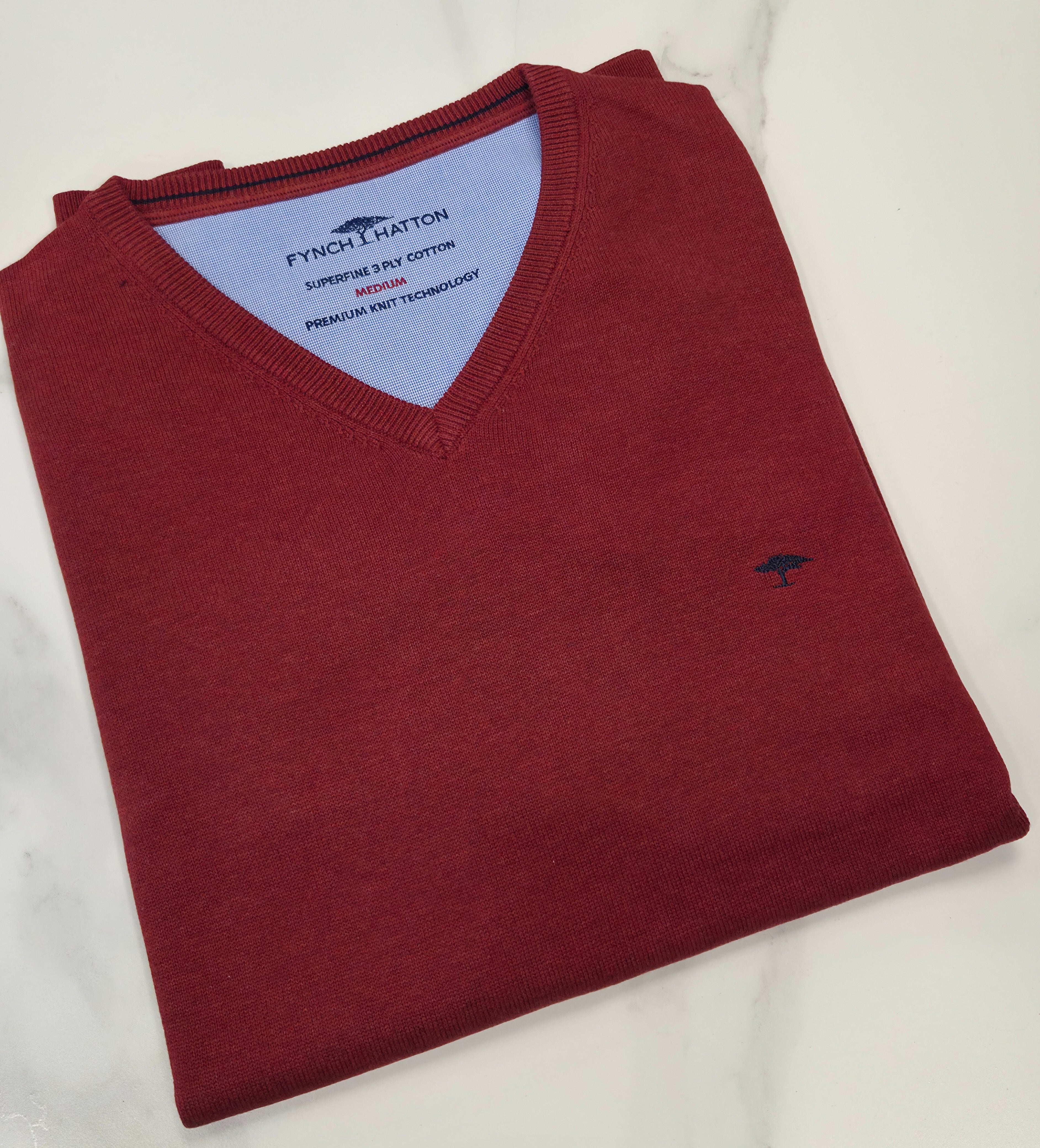 FYNCH HATTON SUPERFINE V-NECK KNITWEAR - RED