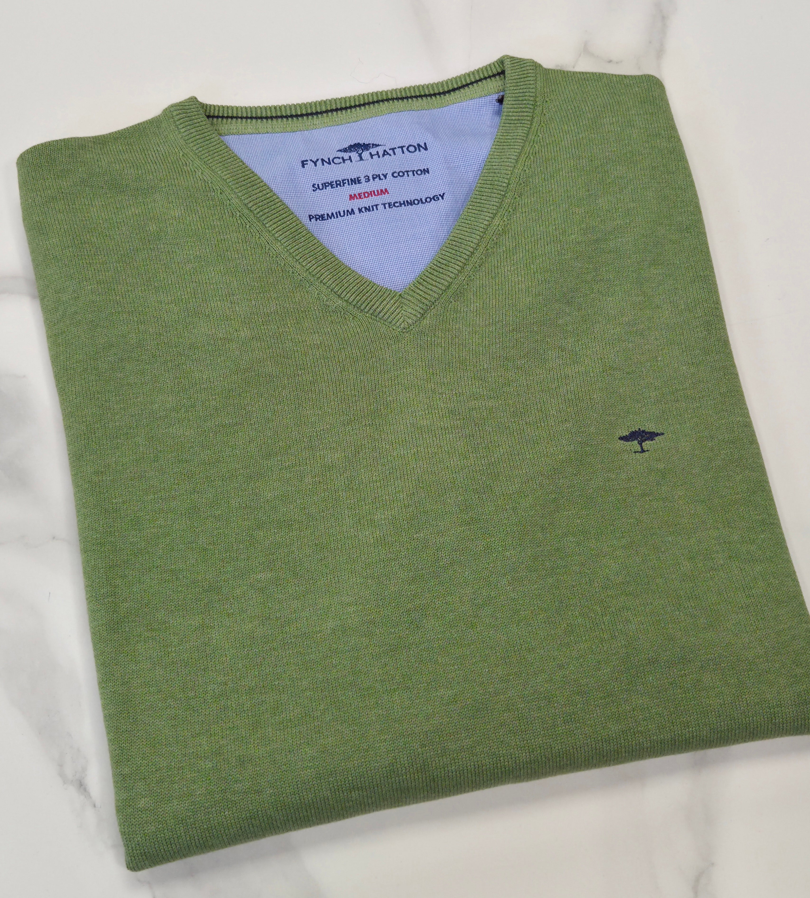 FYNCH HATTON SUPERFINE V-NECK KNITWEAR  - GREEN