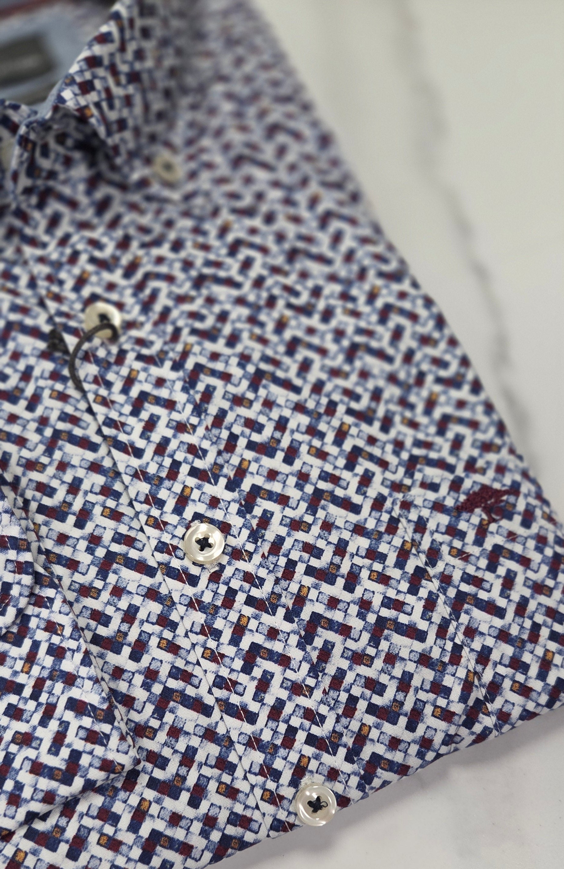 FYNCH HATTON PATTERN L/S SHIRT  - WHITE/WINE